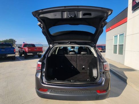Used 2018 Jeep Compass Latitude w/ Popular Equipment Group FWD image 23