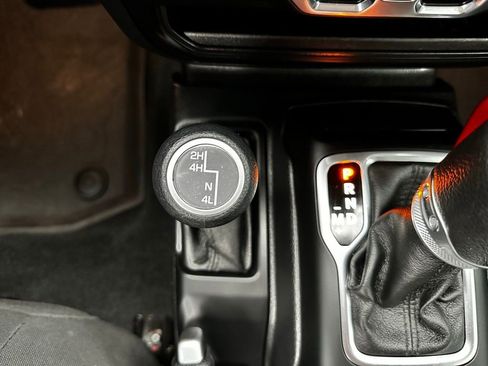 Used 2023 Jeep Gladiator Sport AWD/4WD image 30