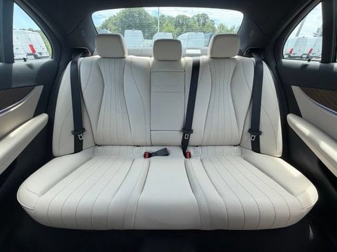 Used 2023 Mercedes-Benz E 350 4MATIC Sedan image 15