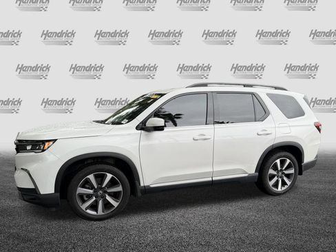 Used 2023 Honda Pilot Touring image 6