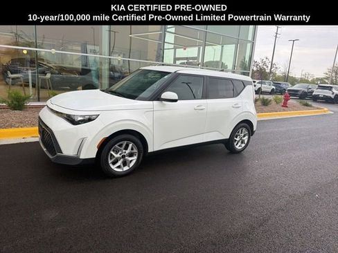 Certified 2025 Kia Soul LX w/ LX Technology Package FWD image 3