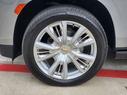 Used 2024 Chevrolet Suburban High Country w/ Premium Package AWD/4WD image 17