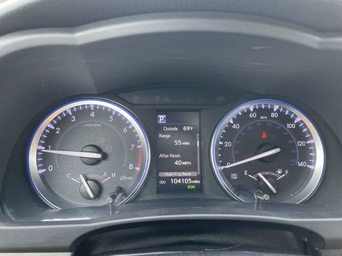 Used 2018 Toyota Highlander Limited AWD/4WD image 2