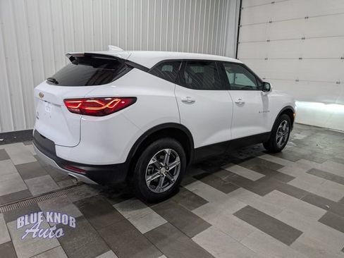 Used 2025 Chevrolet Blazer LT FWD image 4