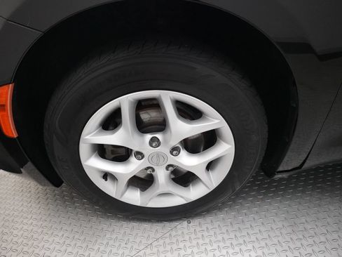 Used 2017 Chrysler Pacifica Touring-L w/ Tire & Wheel Group FWD image 28