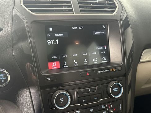 Used 2018 Ford Explorer XLT w/ Equipment Group 202A FWD image 22