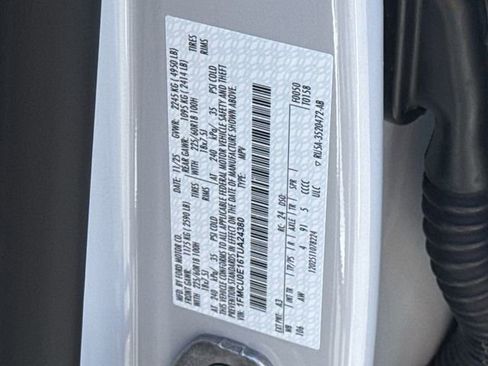 New 2026 Ford Escape SE w/ PHEV Premium Package FWD image 17
