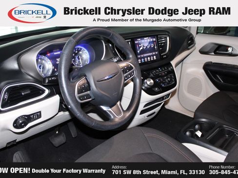 Used 2020 Chrysler Pacifica Touring w/ Advanced Safetytec Group FWD image 27