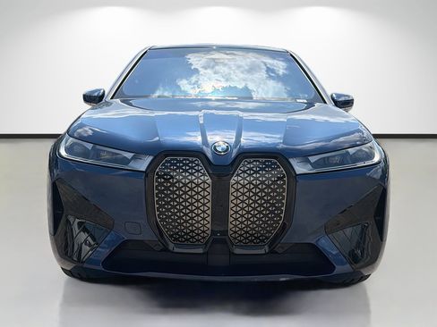 Used 2023 BMW iX xDrive50 w/ Sport Package AWD/4WD image 8