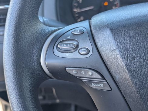 Used 2014 Nissan Pathfinder S FWD image 18