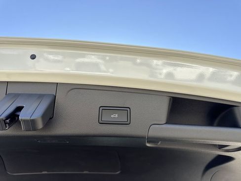 New 2026 Volkswagen Atlas Cross Sport SE image 17