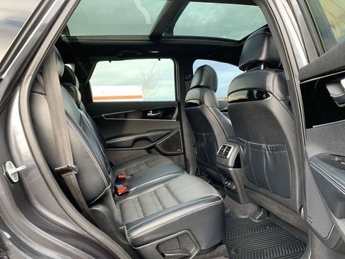 Used 2017 Kia Sorento SX image 32
