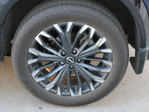 Used 2024 Nissan Rogue Platinum image 29