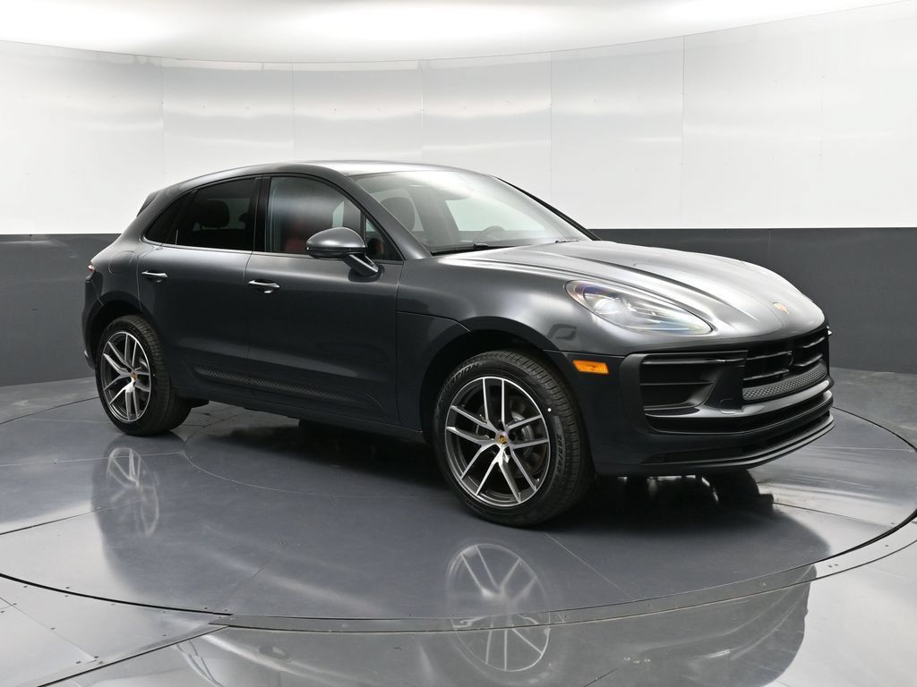 Certified 2026 Porsche Macan AWD/4WD image 10