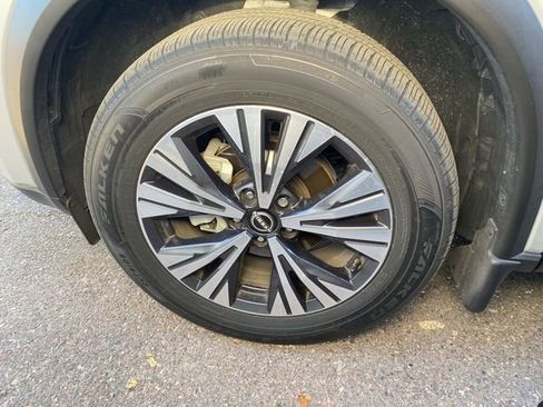 Used 2023 Nissan Rogue SV w/ SV Premium B Package image 7