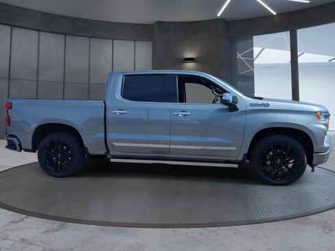 Used 2023 Chevrolet Silverado 1500 High Country w/ Technology Package image 7