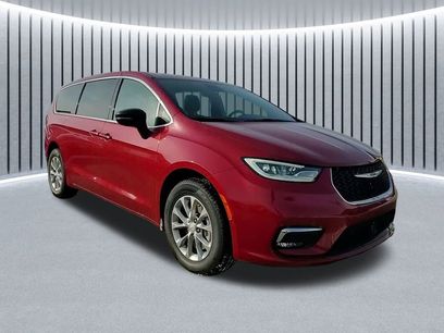New 2026 Chrysler Pacifica Select