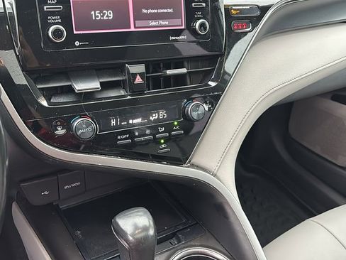 Used 2022 Toyota Camry SE image 20