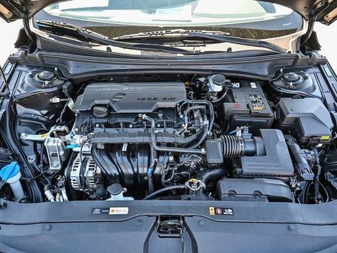 Certified 2025 Hyundai Elantra Sport image 28