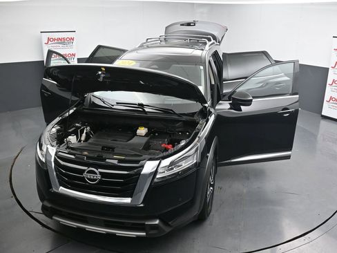 Used 2024 Nissan Pathfinder Platinum w/ Cargo Package image 37