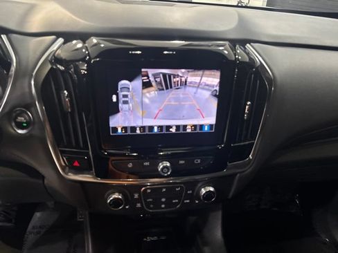 Used 2023 Chevrolet Traverse RS AWD/4WD image 25