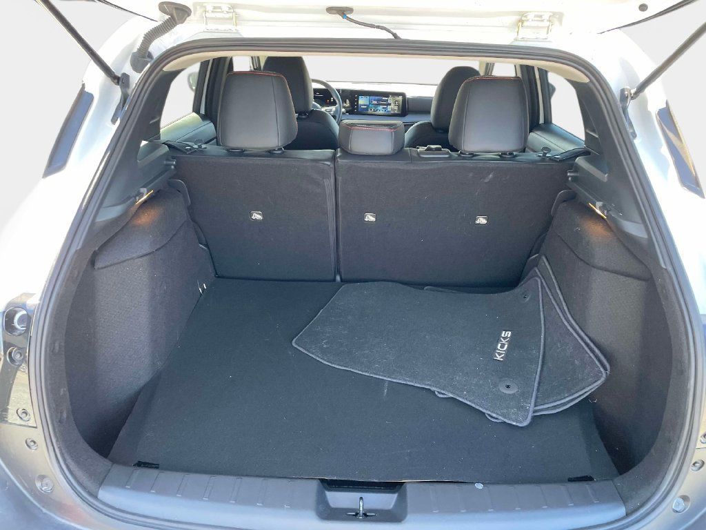 Used 2025 Nissan Kicks SR AWD/4WD image 13