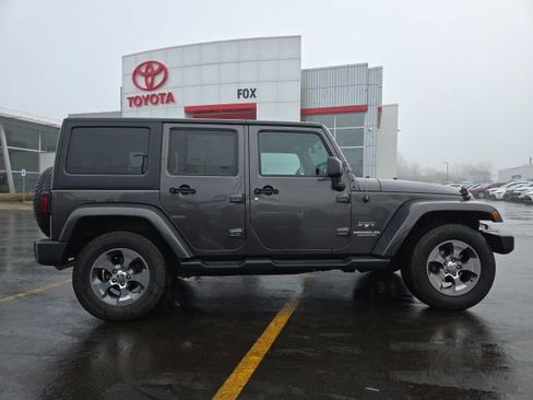 Used 2016 Jeep Wrangler Unlimited Sahara w/ Dual Top Group image 8
