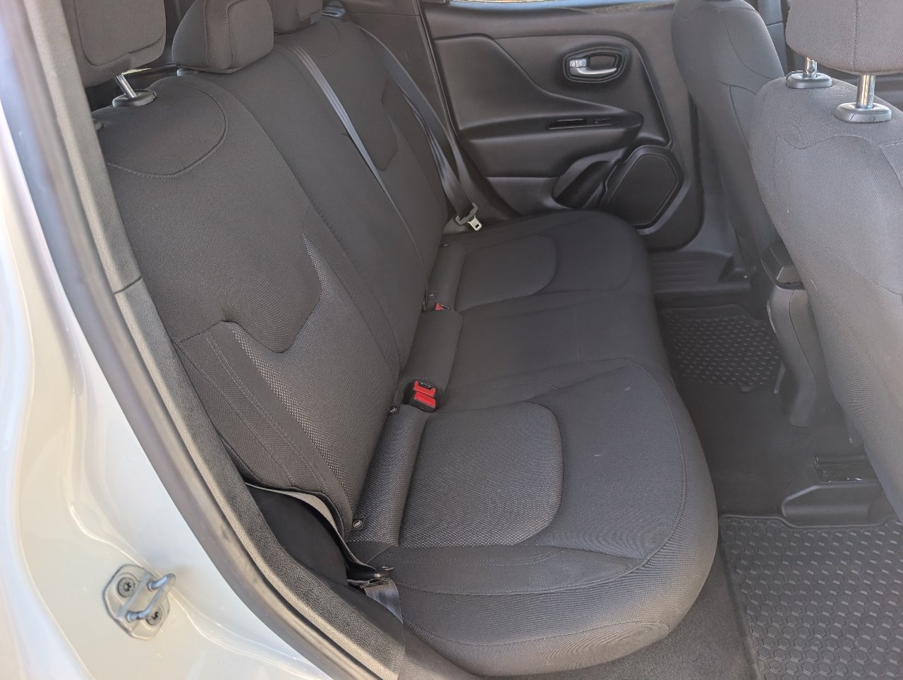 Used 2023 Jeep Renegade Latitude AWD/4WD image 5