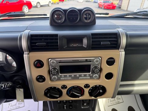 Used 2014 Toyota FJ Cruiser 4WD w/ Upgrade Package image 40