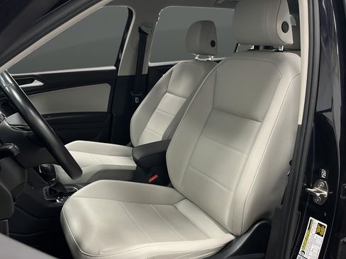 Used 2019 Volkswagen Tiguan SE AWD/4WD image 9