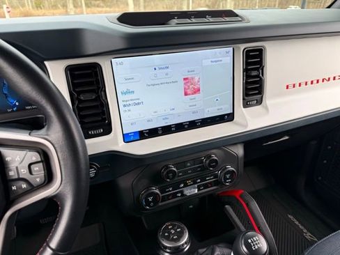 Certified 2025 Ford Bronco Heritage Edition image 24