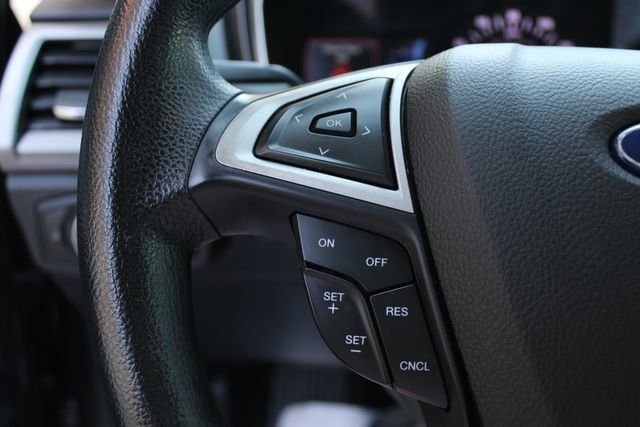 Used 2020 Ford Fusion SE FWD image 6