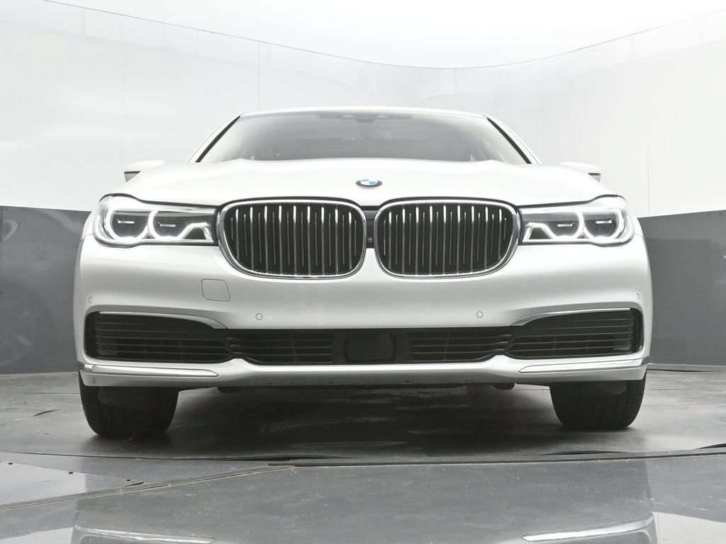 Used 2019 BMW 750i w/ Executive Package RWD image 49