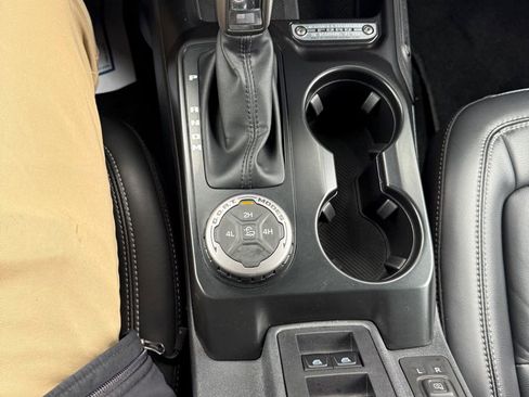 Used 2025 Ford Bronco Outer Banks image 24