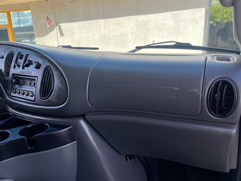 Used 2006 Ford E-350 and Econoline 350 XLT image 14