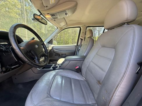 Used 2005 Ford Explorer Sport XLT image 12