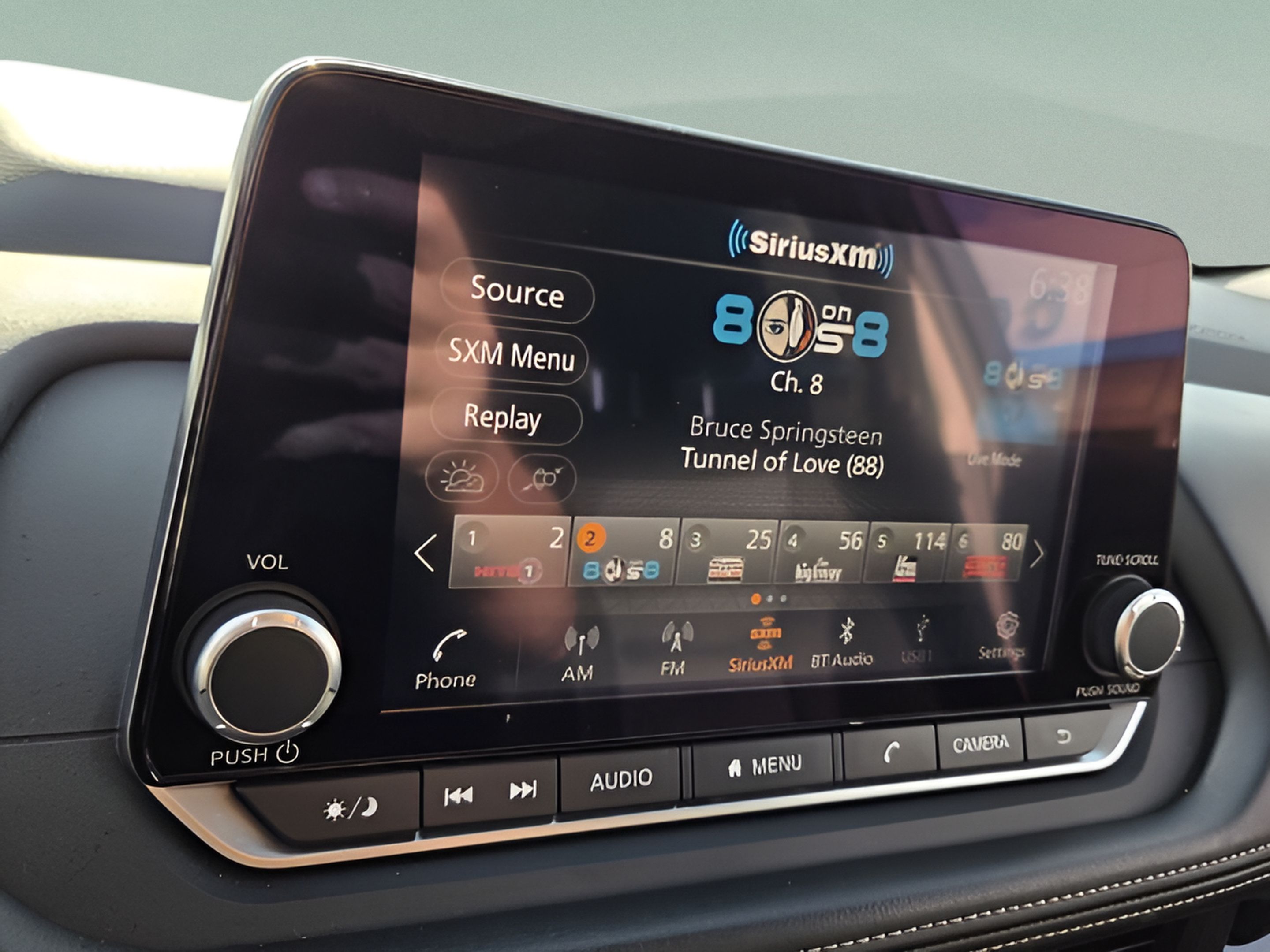 Used 2025 Nissan Rogue SV AWD/4WD image 18