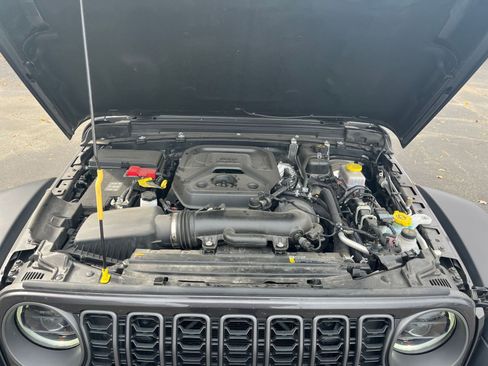 Used 2025 Jeep Wrangler Unlimited Rubicon image 28