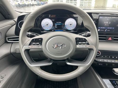 Used 2022 Hyundai Elantra SEL w/ Convenience Package FWD image 18