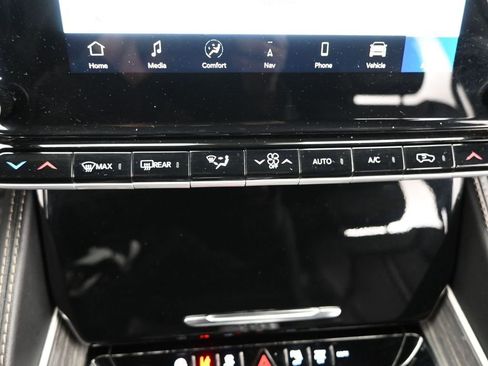 Used 2024 Jeep Wagoneer L Series II w/ Flexible Seating Group image 35