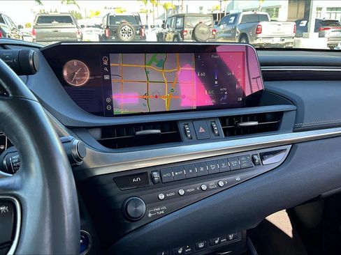 Used 2020 Lexus ES 300h w/ Accessory Package image 7