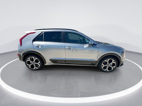 Used 2023 Kia Niro EX Touring FWD image 9