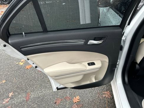 Used 2021 Chrysler 300 Touring L image 23
