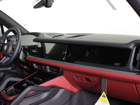 New 2026 Porsche Cayenne image 15