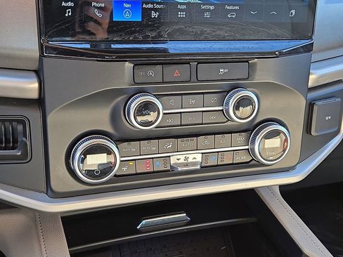 Used 2024 Ford Expedition Max XLT image 27