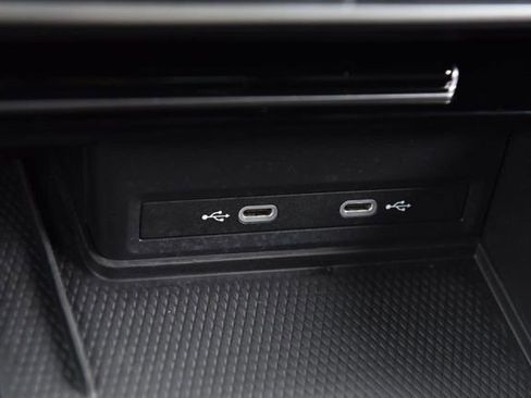 Used 2025 Volkswagen Atlas Cross Sport SE image 16