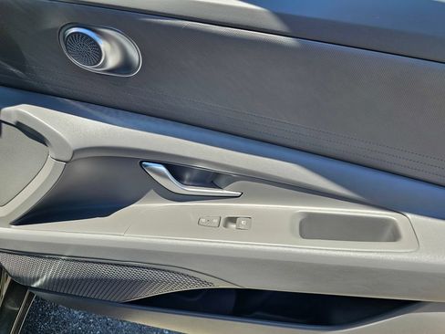 Certified 2025 Hyundai Elantra SE FWD image 12