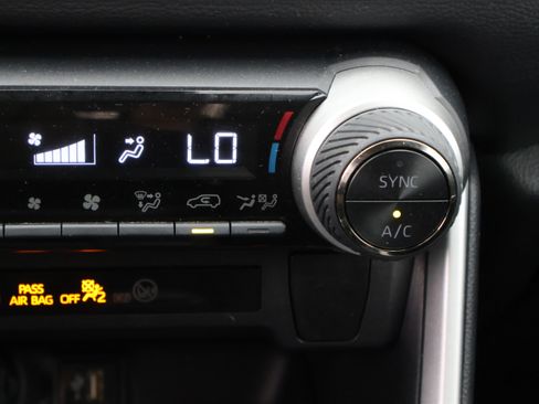 Used 2025 Toyota RAV4 XLE AWD/4WD image 28