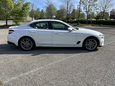 Used 2022 Genesis G70 2.0T RWD image 8