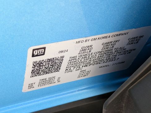 Used 2025 Chevrolet Trax LT w/ LPO, Blackout Package image 30